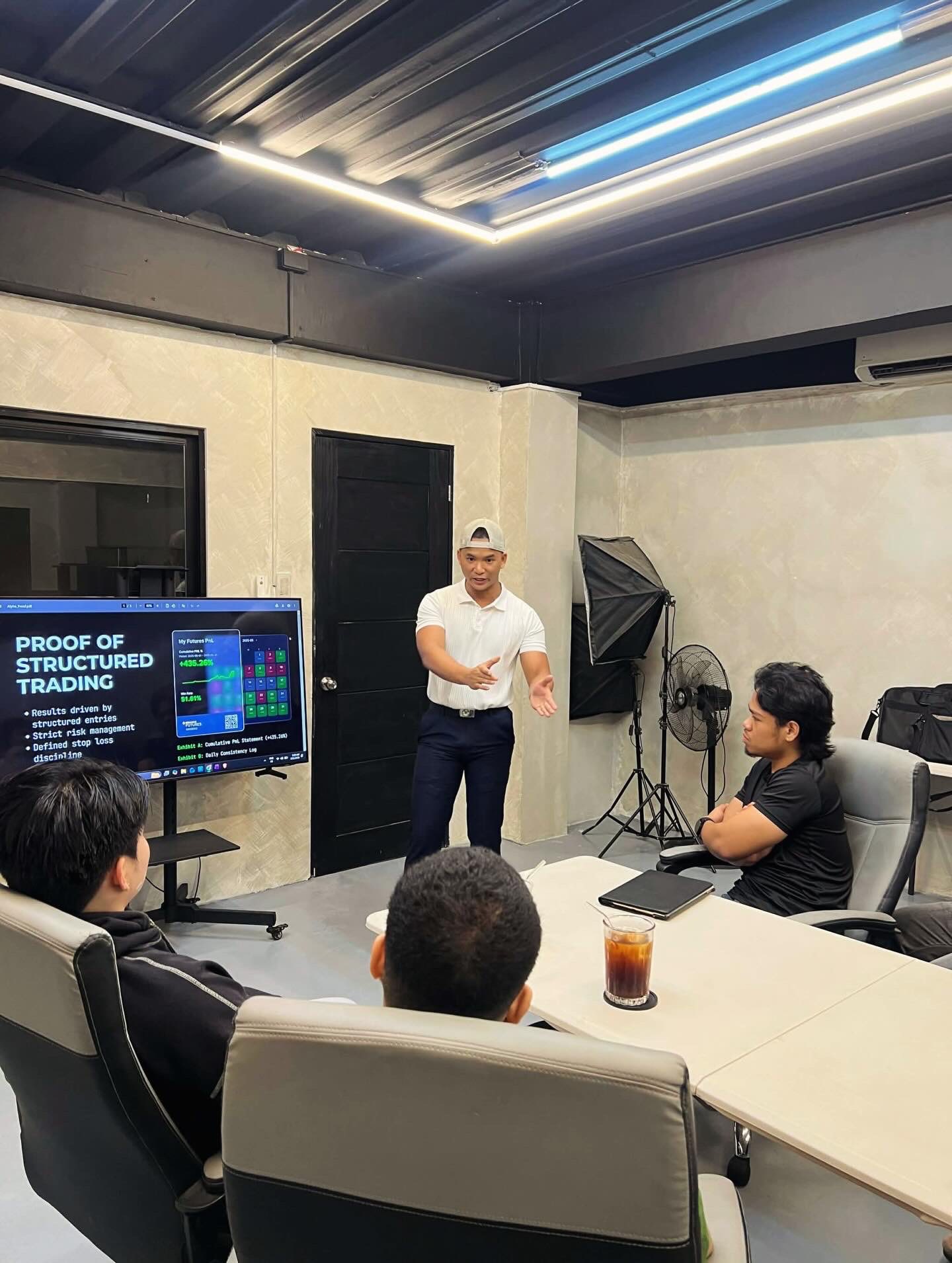 Cryptoshua teaching a live structured trading workshop