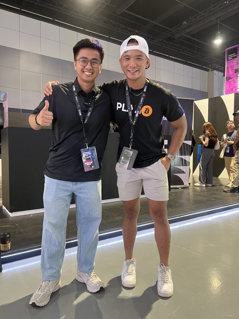 Cryptoshua reading The Psychology of Money